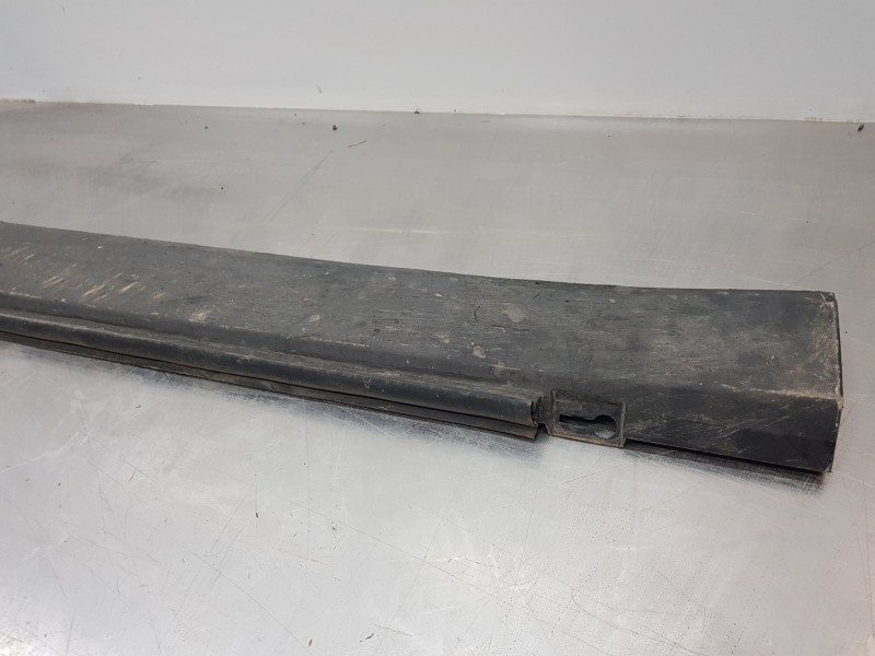 Recambio de faldon lateral para volvo xc60 hybrid referencia OEM IAM 31420622  