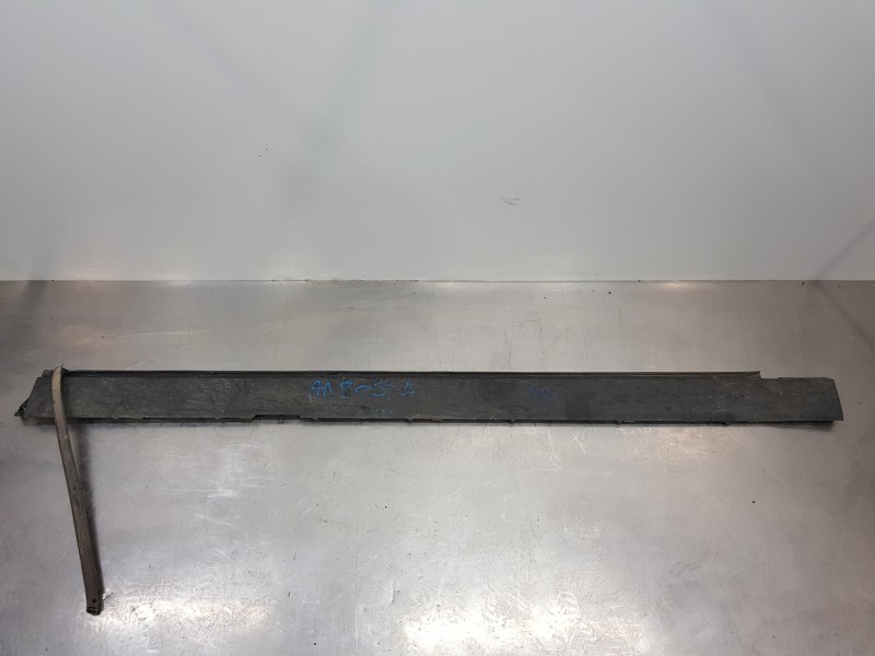 Recambio de faldon lateral para volvo xc60 hybrid referencia OEM IAM 31420623  