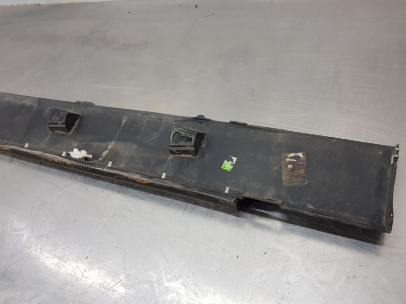 Recambio de faldon lateral para volvo xc60 hybrid referencia OEM IAM 31420623  