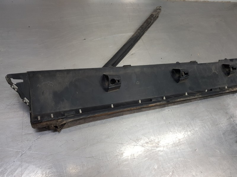 Recambio de faldon lateral para volvo xc60 hybrid referencia OEM IAM 31420623  