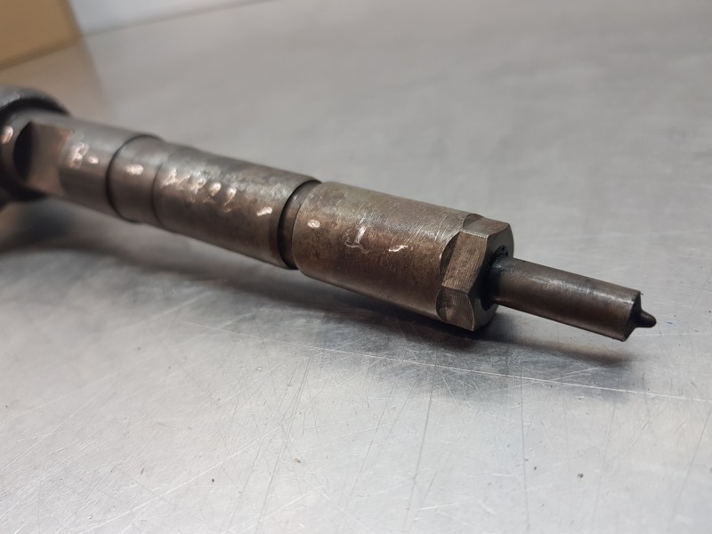 Recambio de inyector para fiat fiorino básico referencia OEM IAM 0445110083  