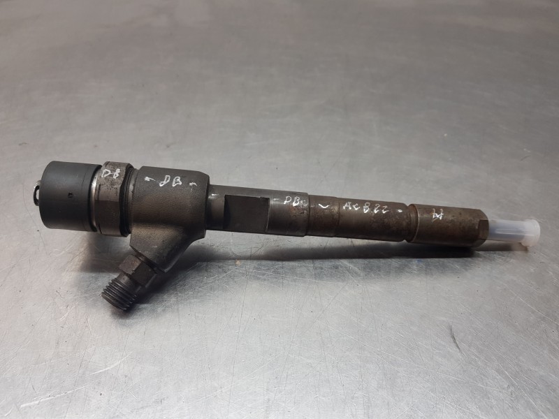 Recambio de inyector para fiat fiorino básico referencia OEM IAM 0445110083  