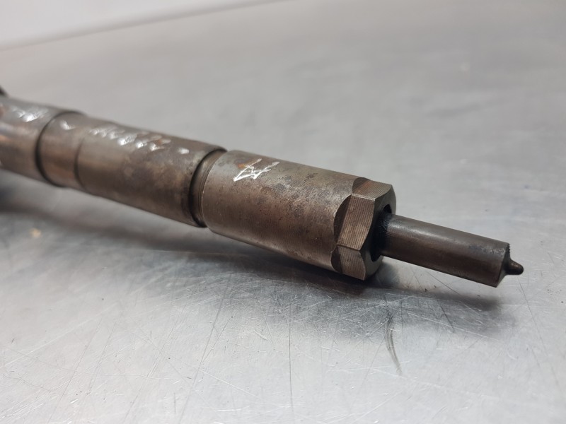 Recambio de inyector para fiat fiorino básico referencia OEM IAM 0445110083  