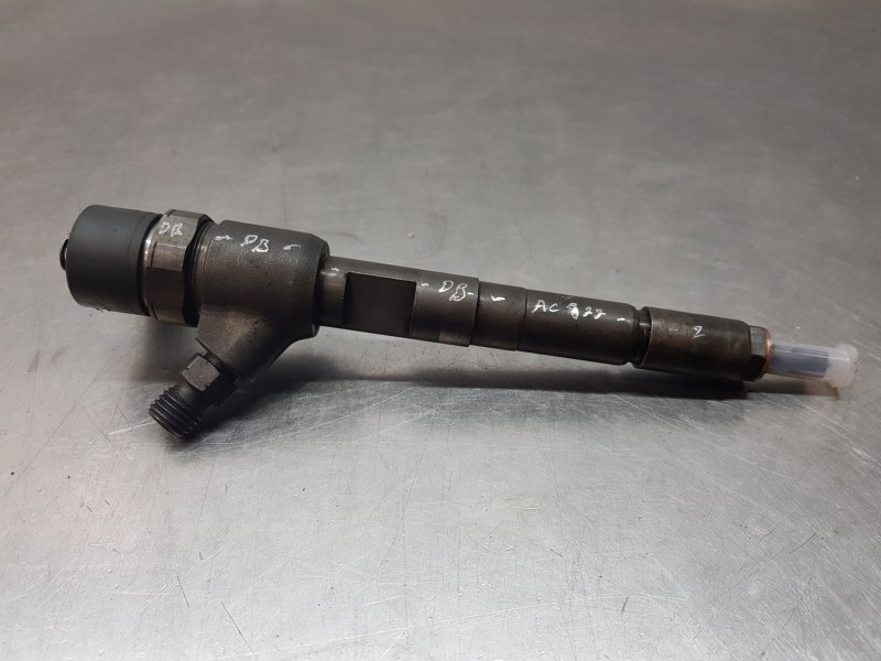Recambio de inyector para fiat fiorino básico referencia OEM IAM 0445110083  