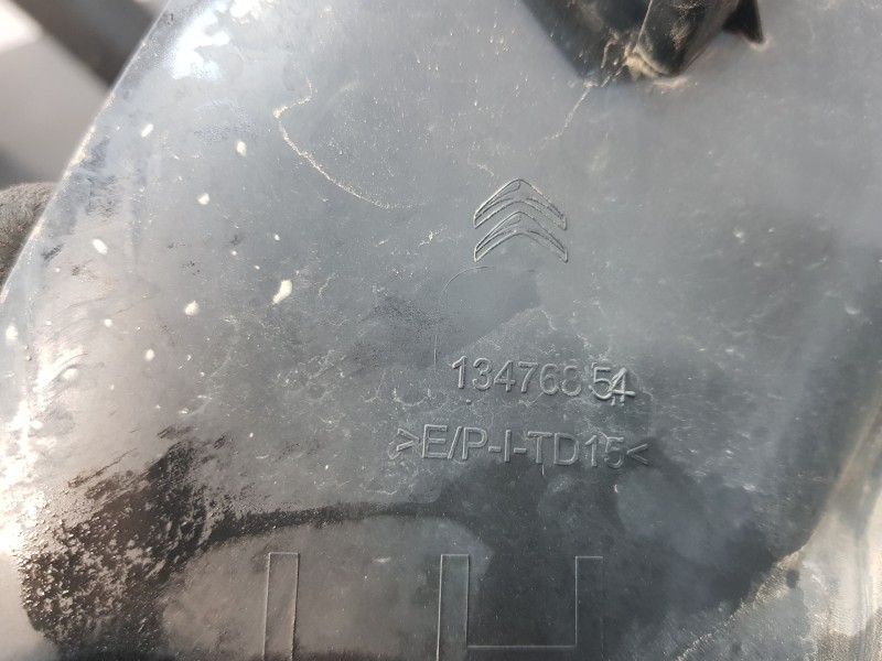 Recambio de aletin trasero izquierdo para citroen c3 aircross bluehdi referencia OEM IAM YQ000653XT  