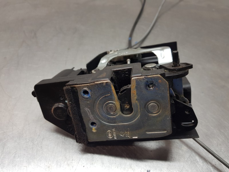 Recambio de cerradura puerta trasera izquierda para ssangyong actyon limited referencia OEM IAM 7131009005  