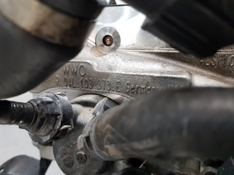 Recambio de culata para audi a4 (b9) quattro referencia OEM IAM 04L103064J 04L103373E 