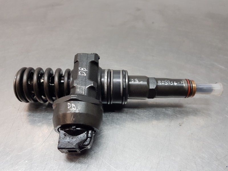 Recambio de inyector para seat ibiza (6l1) sigma referencia OEM IAM 038130073AJ  