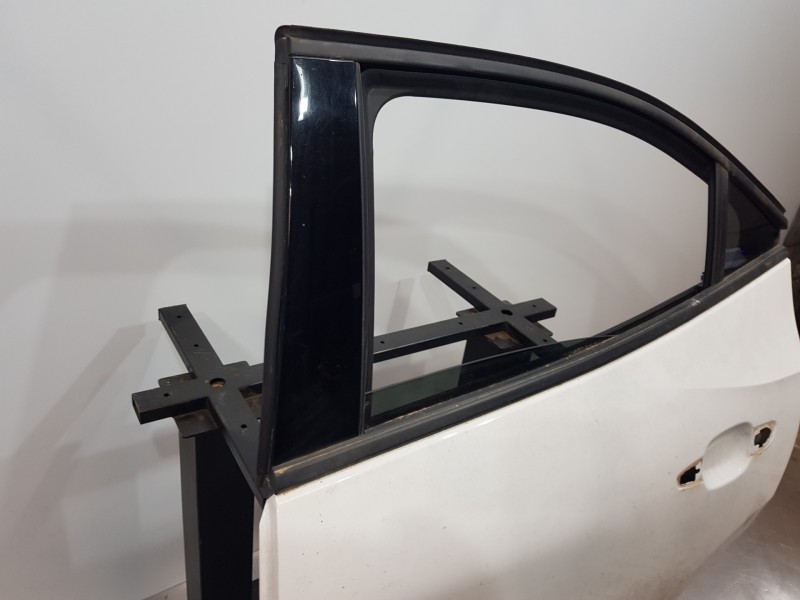 Recambio de puerta trasera izquierda para opel mokka gs line referencia OEM IAM 9837507180  