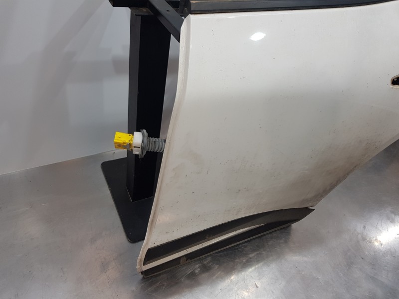 Recambio de puerta trasera izquierda para opel mokka gs line referencia OEM IAM 9837507180  