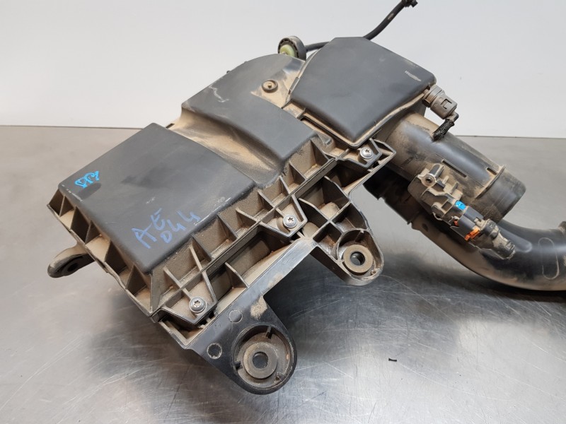 Recambio de filtro aire para peugeot partner standard 600kg referencia OEM IAM 9828002080 9677093080 