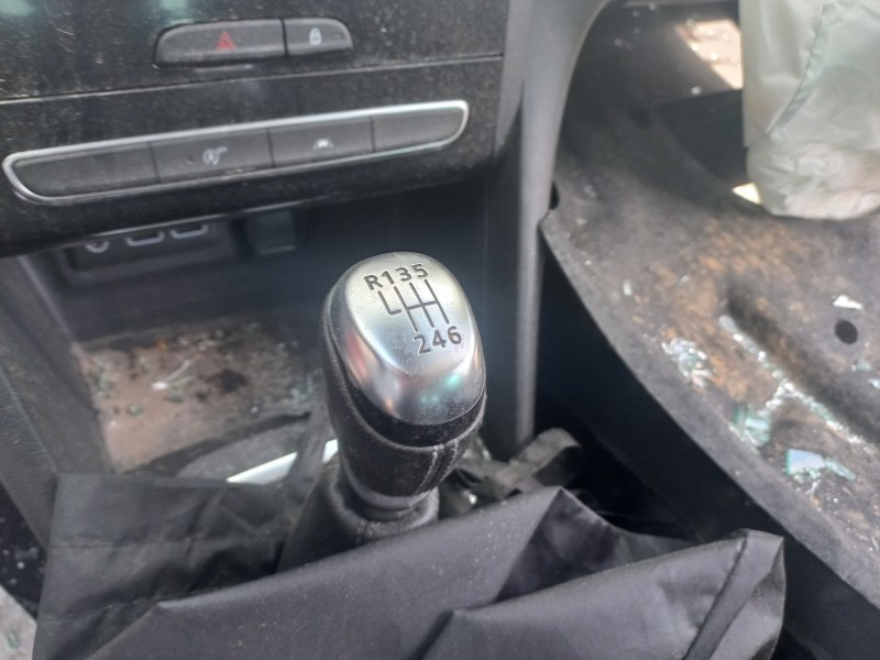 renault megane iv berlina 5p del año 2023