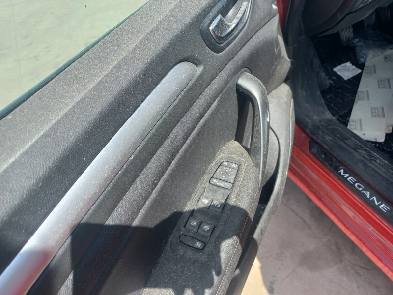 renault megane iv berlina 5p del año 2023