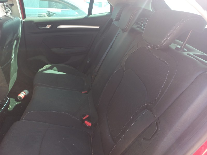 renault megane iv berlina 5p del año 2023