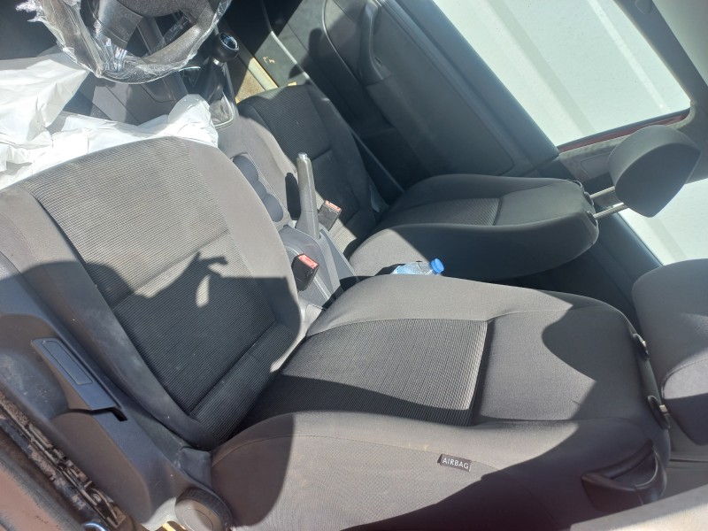 volkswagen golf v berlina (1k1) del año 2006