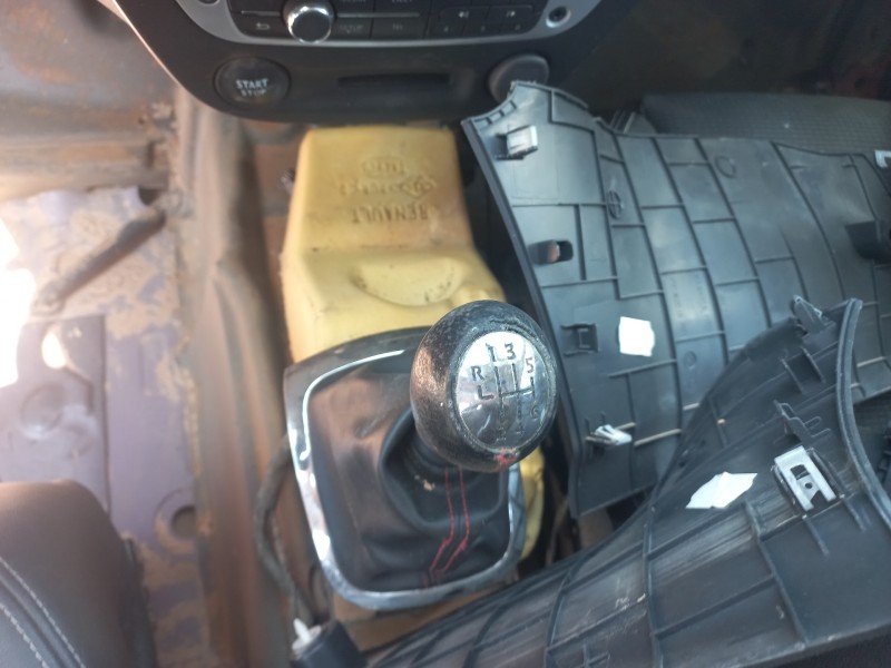 renault megane iii berlina 5 p del año 2013