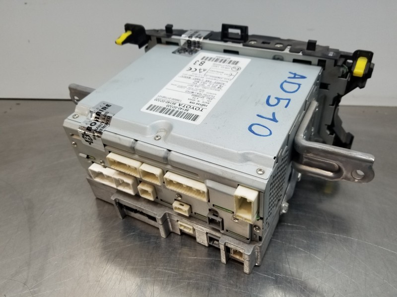 Recambio de pantalla multifuncion para toyota yaris hybrid referencia OEM IAM 861400D320  