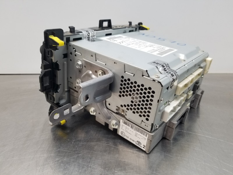 Recambio de pantalla multifuncion para toyota yaris hybrid referencia OEM IAM 861400D320  