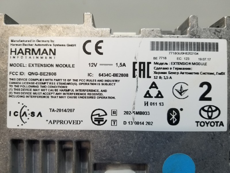 Recambio de pantalla multifuncion para toyota yaris hybrid referencia OEM IAM 861400D320  