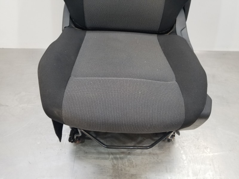 Recambio de asiento delantero izquierdo para peugeot partner standard 600kg referencia OEM IAM 9818152580 9818166680 