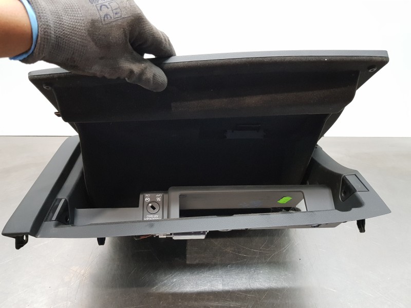 Recambio de guantera para audi a4 (b9) quattro referencia OEM IAM 8W1857035B6PS 8W1857035B 