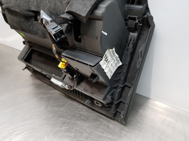 Recambio de guantera para audi a4 (b9) quattro referencia OEM IAM 8W1857035B6PS 8W1857035B 