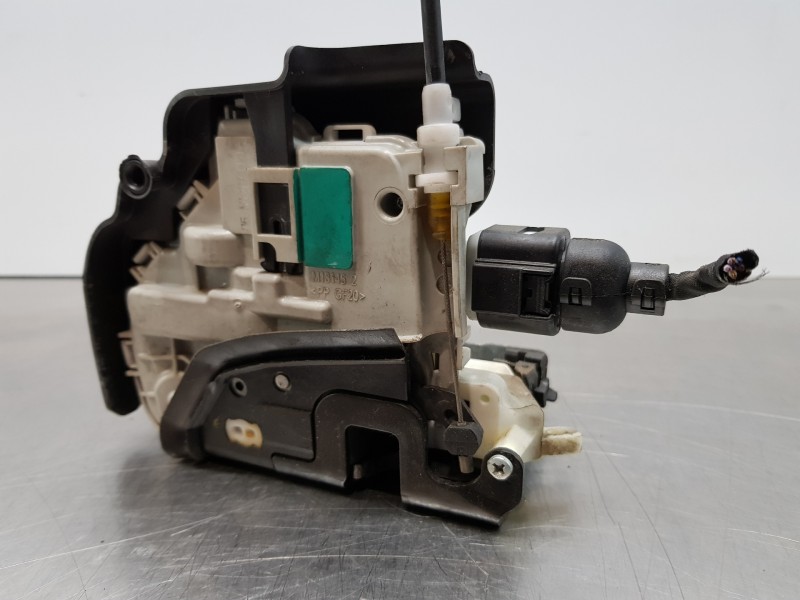 Recambio de cerradura puerta delantera izquierda para audi a4 (b9) quattro referencia OEM IAM 8X1837015C  