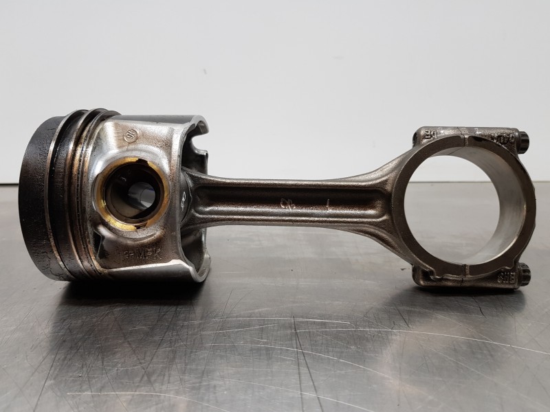 Recambio de biela para audi a4 (b9) quattro referencia OEM IAM 04L105401A 4L107065R001 