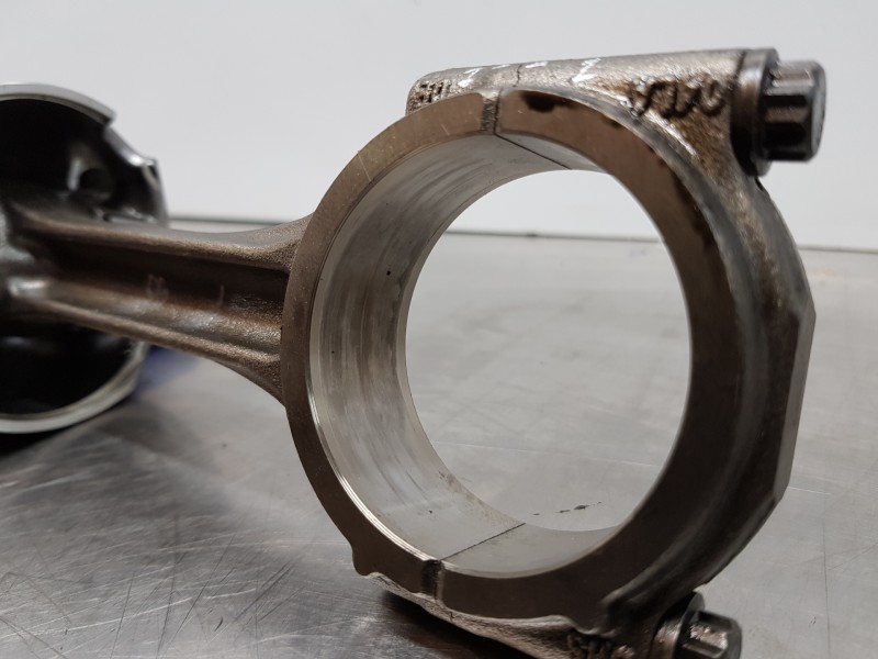 Recambio de biela para audi a4 (b9) quattro referencia OEM IAM 04L105401A 4L107065R001 