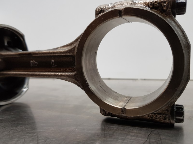 Recambio de biela para audi a4 (b9) quattro referencia OEM IAM 04L105401A 4L107065R001 