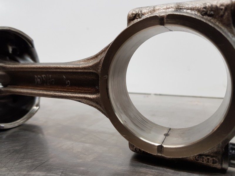 Recambio de biela para audi a4 (b9) quattro referencia OEM IAM 04L105401A 4L107065R001 