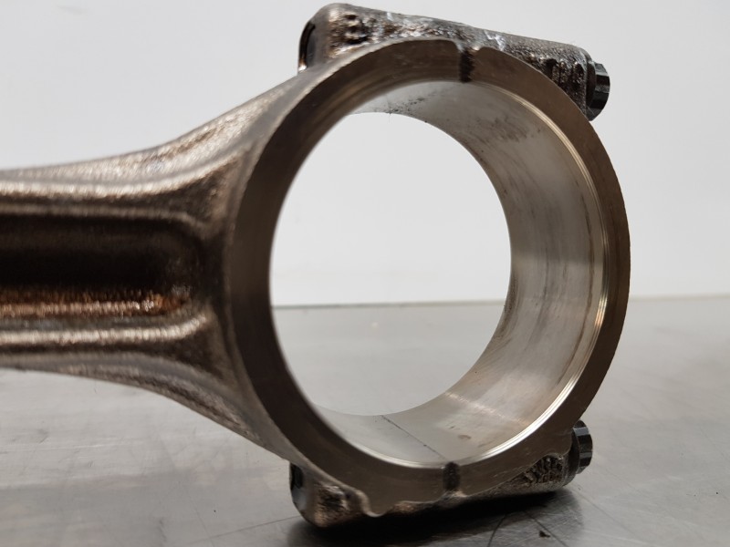 Recambio de biela para audi a4 (b9) quattro referencia OEM IAM 04L105401A 4L107065R001 