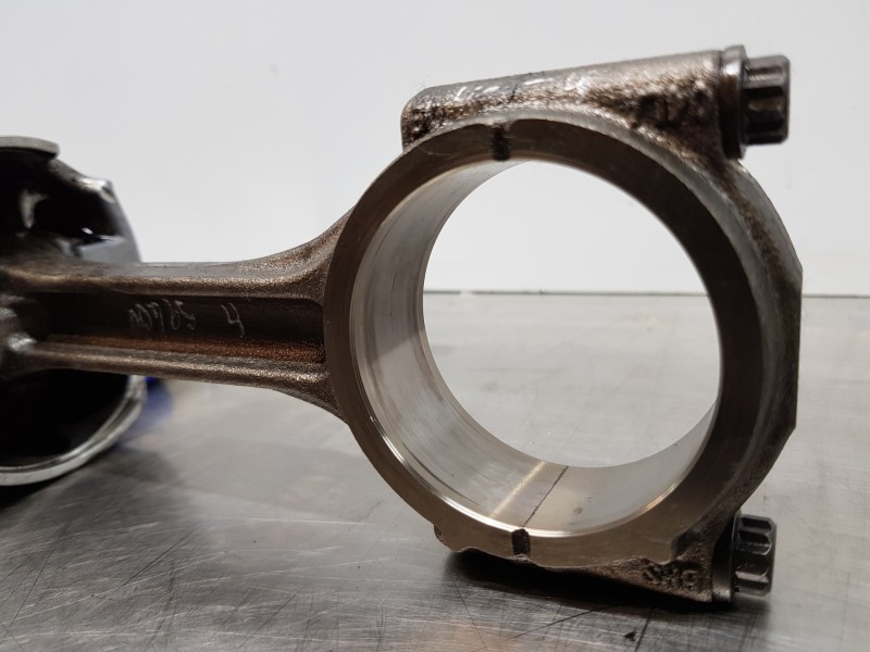 Recambio de biela para audi a4 (b9) quattro referencia OEM IAM 04L105401A 4L107065R001 