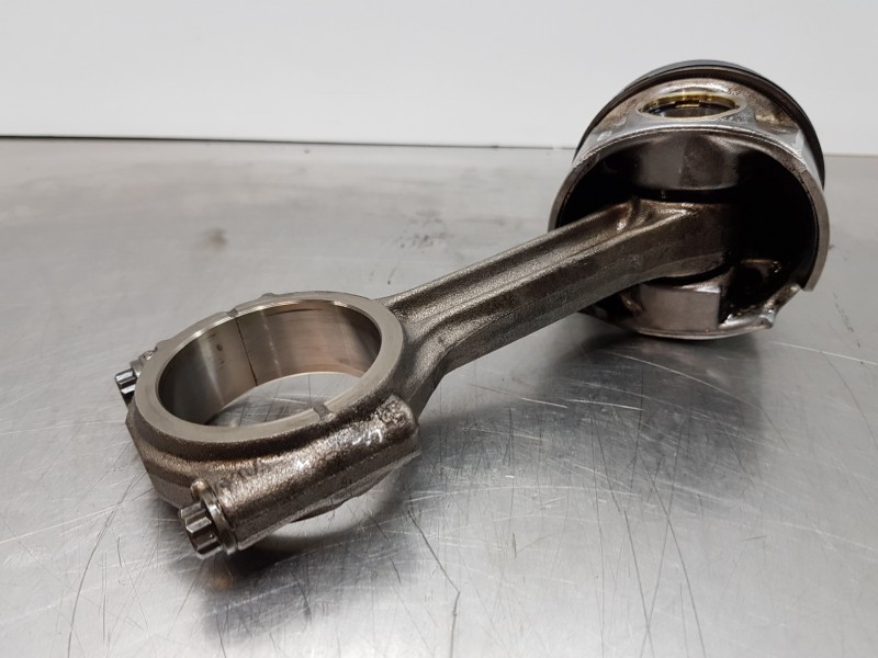 Recambio de biela para audi a4 (b9) quattro referencia OEM IAM 04L105401A 4L107065R001 