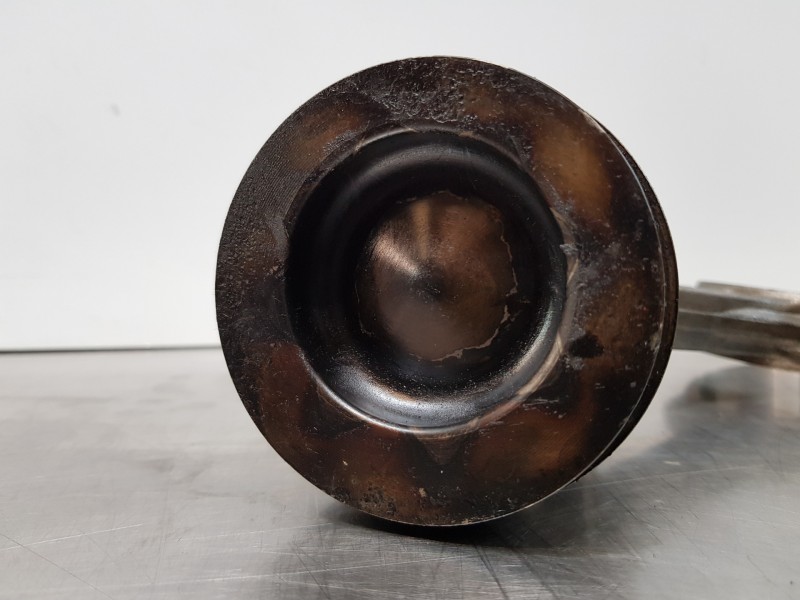 Recambio de biela para audi a4 (b9) quattro referencia OEM IAM 04L105401A 4L107065R001 