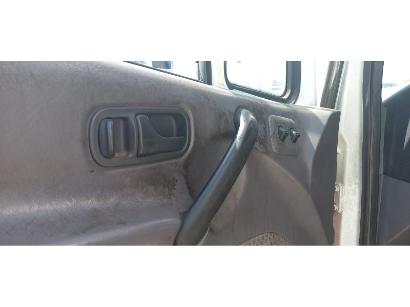 nissan atleon del año 2011