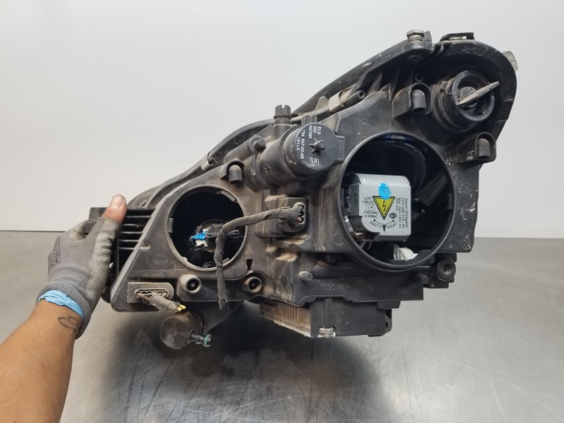 Recambio de faro derecho para mercedes clase cls (w219) 500 referencia OEM IAM A2198203061  