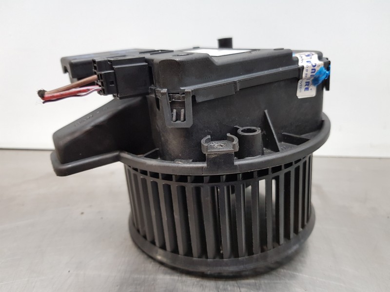 Recambio de motor calefaccion para audi a4 (b9) quattro referencia OEM IAM 4M1820021  