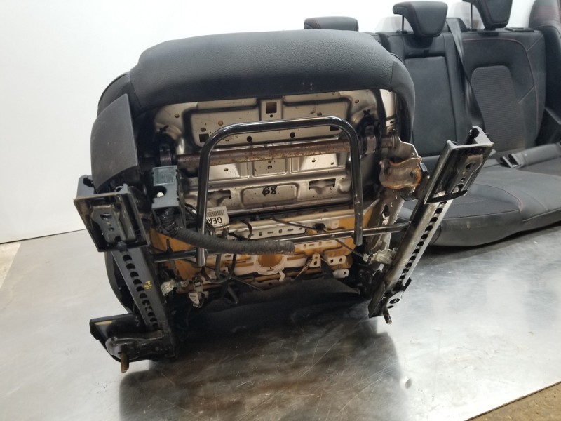 Recambio de juego asientos completo para ford focus active referencia OEM IAM JX6T14B720GBAA JX7JB62900BD1GO6 JX6A9661704CM