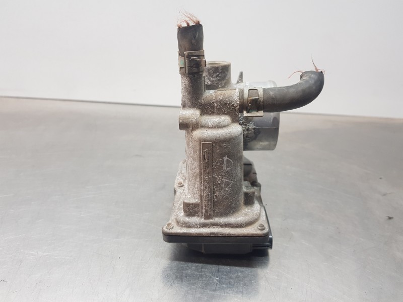 Recambio de caja mariposa para toyota yaris hybrid referencia OEM IAM 2203047040  