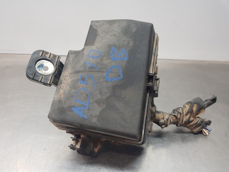 Recambio de caja reles / fusibles para toyota yaris hybrid referencia OEM IAM 821150UD30B  