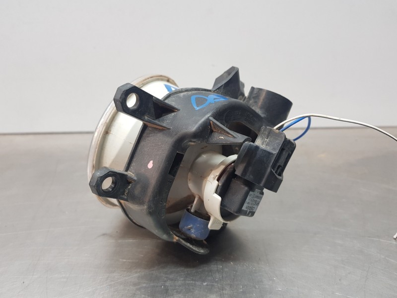 Recambio de faro antiniebla derecho para toyota yaris hybrid referencia OEM IAM 8121002110  