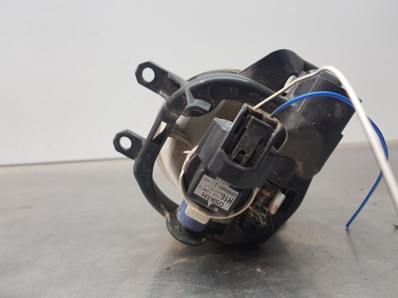 Recambio de faro antiniebla derecho para toyota yaris hybrid referencia OEM IAM 8121002110  