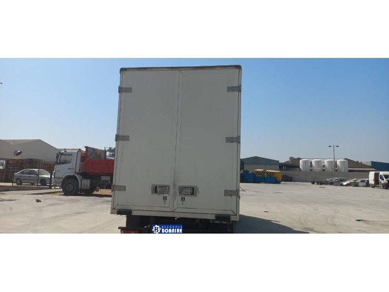 nissan atleon del año 2011