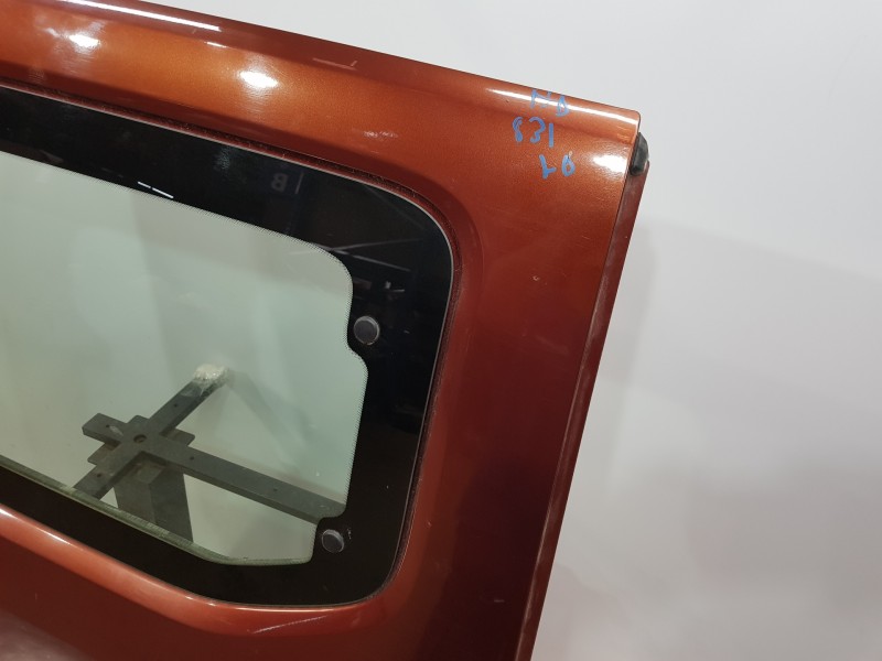 Recambio de puerta lateral corredera derecha para peugeot rifter active pack referencia OEM IAM 9820425380  