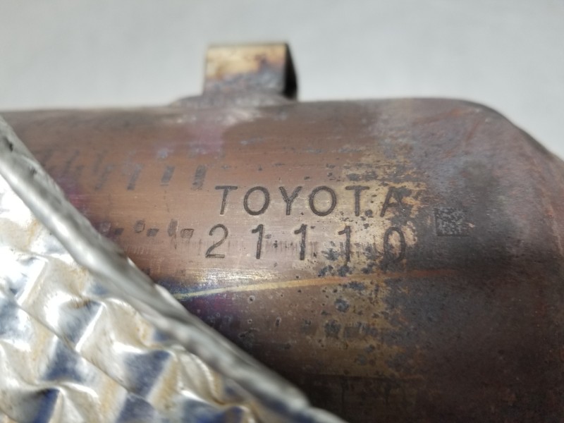 Recambio de catalizador para toyota yaris hybrid referencia OEM IAM 1714021110 21110 