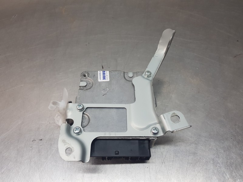 Recambio de modulo electronico para toyota yaris hybrid referencia OEM IAM 896500D373  
