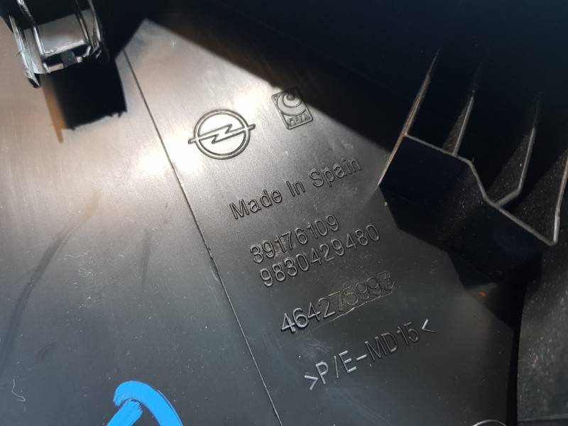 Recambio de guantera para opel mokka gs line referencia OEM IAM 9830429480  