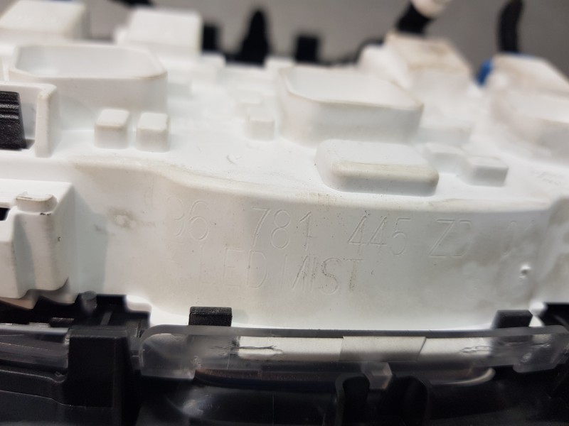 Recambio de luz interior para opel mokka gs line referencia OEM IAM 96781445ZD  