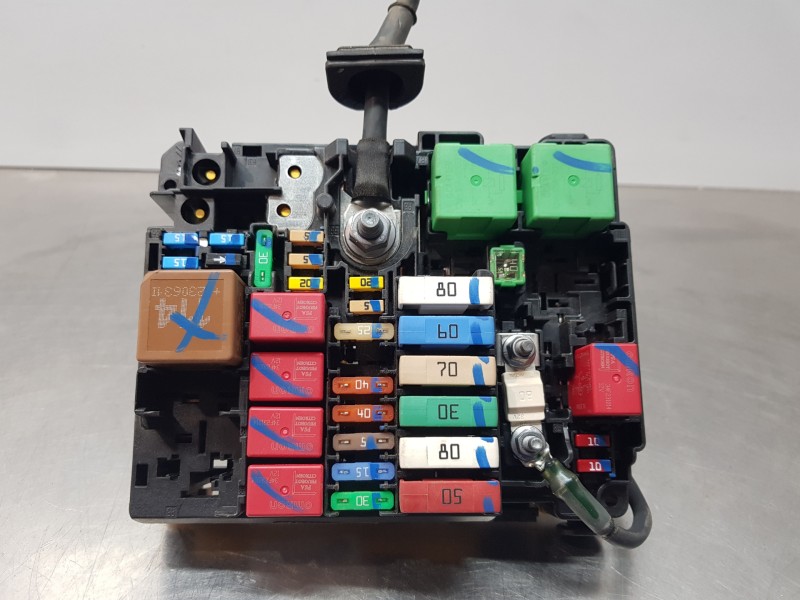 Recambio de caja reles / fusibles para opel mokka gs line referencia OEM IAM 9804848480  